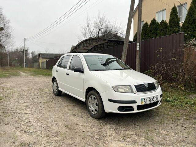 Білий Шкода Фабія, об'ємом двигуна 1.2 л та пробігом 220 тис. км за 3200 $, фото 1 на Automoto.ua