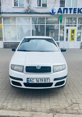 Белый Шкода Фабия, объемом двигателя 1.2 л и пробегом 300 тыс. км за 3500 $, фото 1 на Automoto.ua