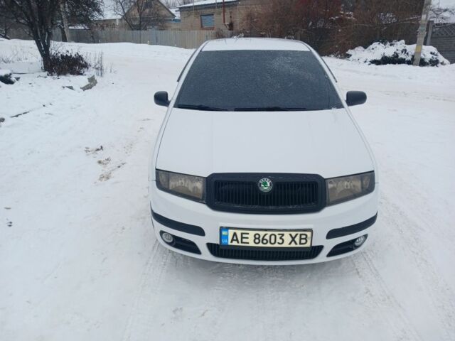 Белый Шкода Фабия, объемом двигателя 1.2 л и пробегом 1000 тыс. км за 3500 $, фото 1 на Automoto.ua