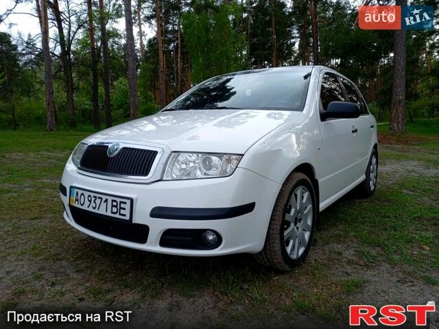 Белый Шкода Фабия, объемом двигателя 1.2 л и пробегом 375 тыс. км за 5700 $, фото 1 на Automoto.ua