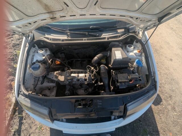 Білий Шкода Фабія, об'ємом двигуна 1.2 л та пробігом 341 тис. км за 2750 $, фото 1 на Automoto.ua