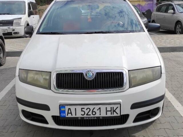 Белый Шкода Фабия, объемом двигателя 1.2 л и пробегом 288 тыс. км за 3400 $, фото 1 на Automoto.ua