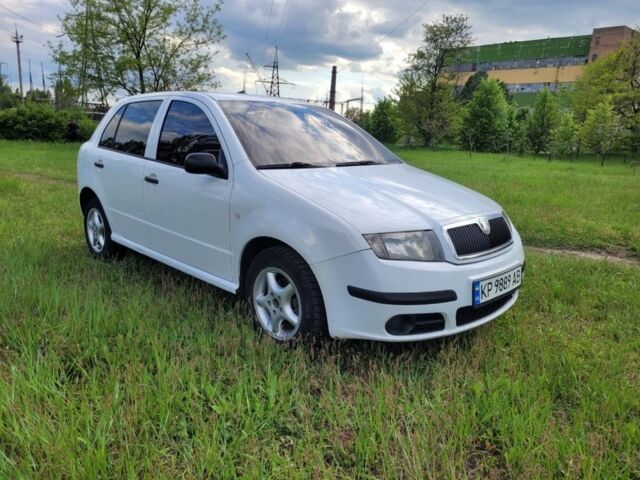 Белый Шкода Фабия, объемом двигателя 1.2 л и пробегом 120 тыс. км за 3300 $, фото 1 на Automoto.ua