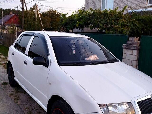 Белый Шкода Фабия, объемом двигателя 1.2 л и пробегом 245 тыс. км за 3000 $, фото 1 на Automoto.ua