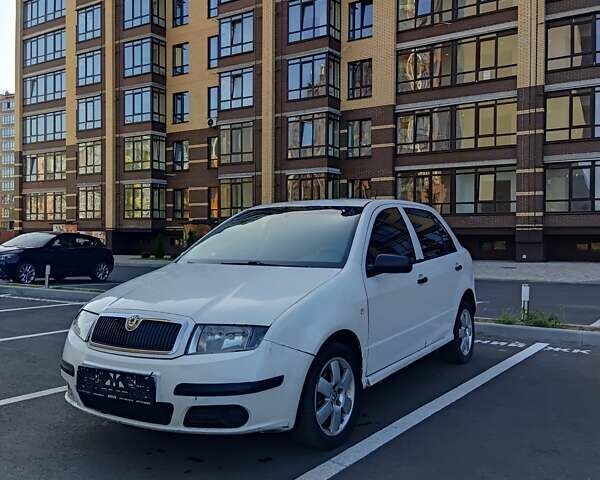 Шкода Фабия 2007 в Чернигове на Automoto.ua Белый Шкода Фабия, объемом двигателя 1.2 л и пробегом 288 тыс. км за 2500 $, фото 1 на Automoto.ua