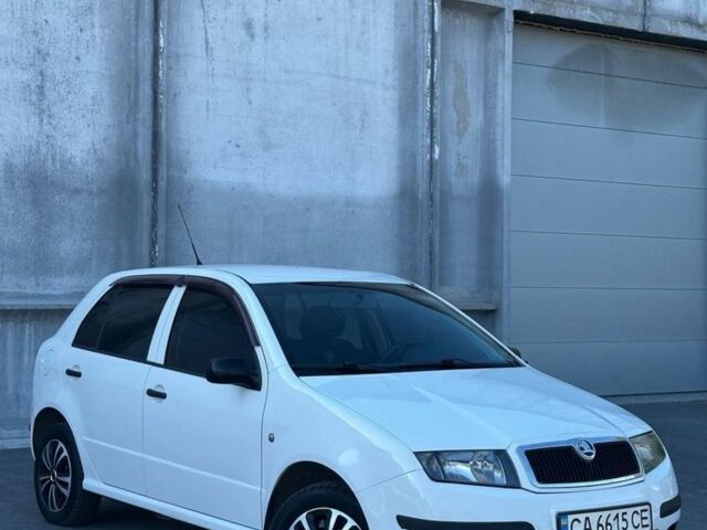 Белый Шкода Фабия, объемом двигателя 1.2 л и пробегом 200 тыс. км за 3000 $, фото 1 на Automoto.ua