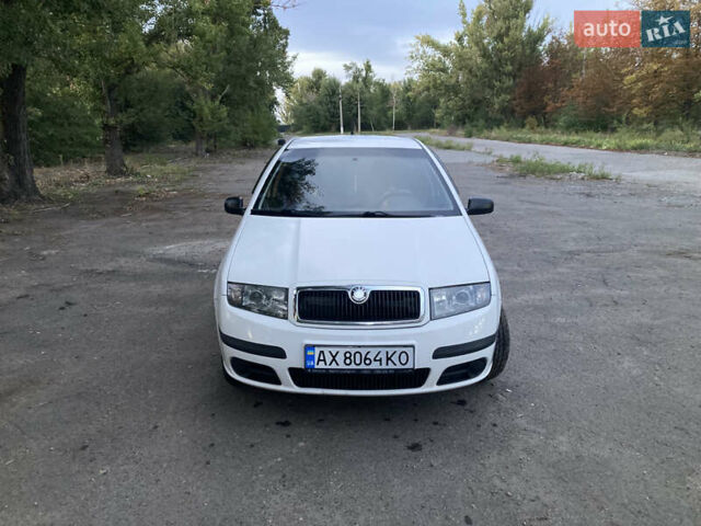 Білий Шкода Фабія, об'ємом двигуна 1.2 л та пробігом 210 тис. км за 3200 $, фото 1 на Automoto.ua