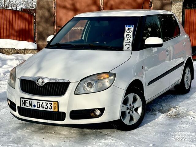 Белый Шкода Фабия, объемом двигателя 1.6 л и пробегом 245 тыс. км за 5900 $, фото 1 на Automoto.ua