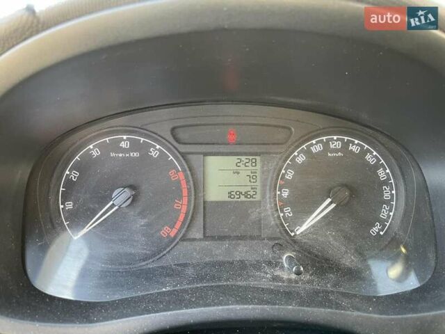 Белый Шкода Фабия, объемом двигателя 1.2 л и пробегом 169 тыс. км за 5500 $, фото 1 на Automoto.ua