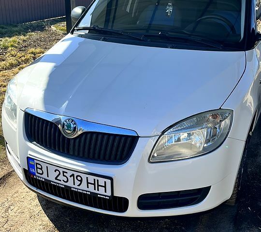 Білий Шкода Фабія, об'ємом двигуна 1.2 л та пробігом 203 тис. км за 3950 $, фото 1 на Automoto.ua