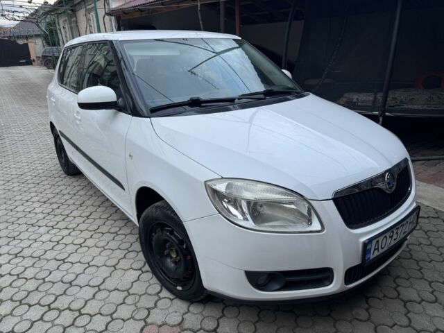 Белый Шкода Фабия, объемом двигателя 1.4 л и пробегом 234 тыс. км за 4300 $, фото 1 на Automoto.ua