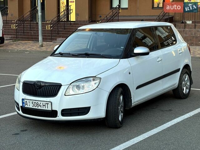 Білий Шкода Фабія, об'ємом двигуна 1.39 л та пробігом 327 тис. км за 3300 $, фото 1 на Automoto.ua