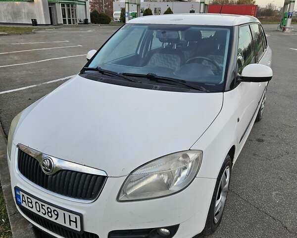 Білий Шкода Фабія, об'ємом двигуна 1.39 л та пробігом 213 тис. км за 5100 $, фото 1 на Automoto.ua