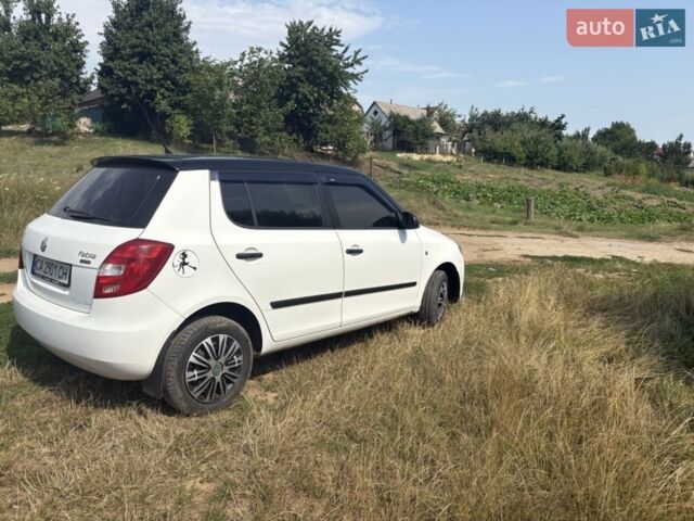 Белый Шкода Фабия, объемом двигателя 1.2 л и пробегом 173 тыс. км за 4559 $, фото 1 на Automoto.ua