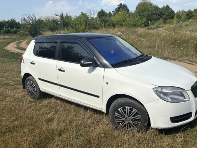 Білий Шкода Фабія, об'ємом двигуна 1.2 л та пробігом 173 тис. км за 4560 $, фото 1 на Automoto.ua