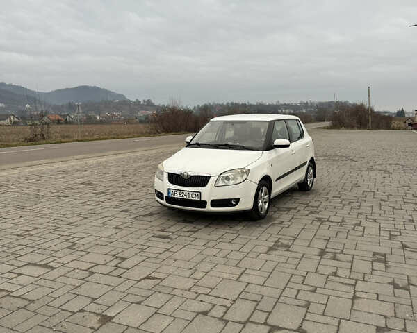 Білий Шкода Фабія, об'ємом двигуна 1.6 л та пробігом 244 тис. км за 5700 $, фото 1 на Automoto.ua
