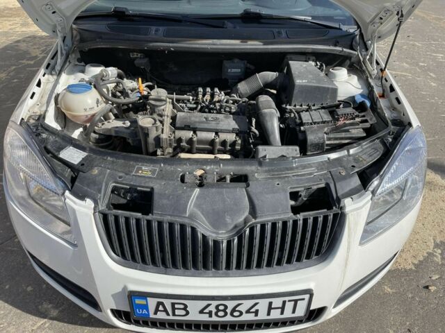 Белый Шкода Фабия, объемом двигателя 1.2 л и пробегом 169 тыс. км за 5500 $, фото 1 на Automoto.ua