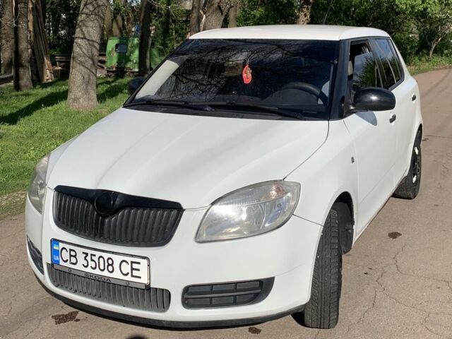 Белый Шкода Фабия, объемом двигателя 1.2 л и пробегом 199 тыс. км за 4000 $, фото 1 на Automoto.ua