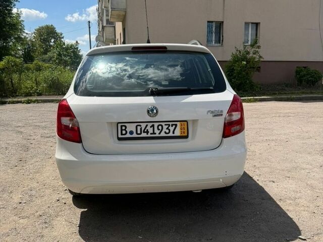 Белый Шкода Фабия, объемом двигателя 1.2 л и пробегом 240 тыс. км за 4499 $, фото 1 на Automoto.ua