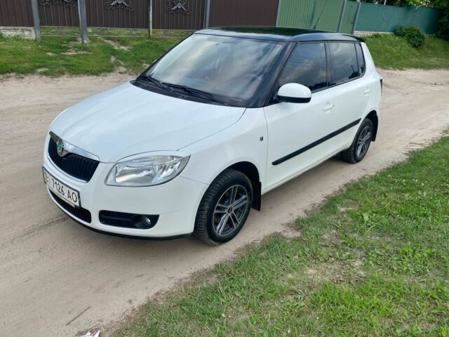 Белый Шкода Фабия, объемом двигателя 1.4 л и пробегом 193 тыс. км за 5000 $, фото 1 на Automoto.ua