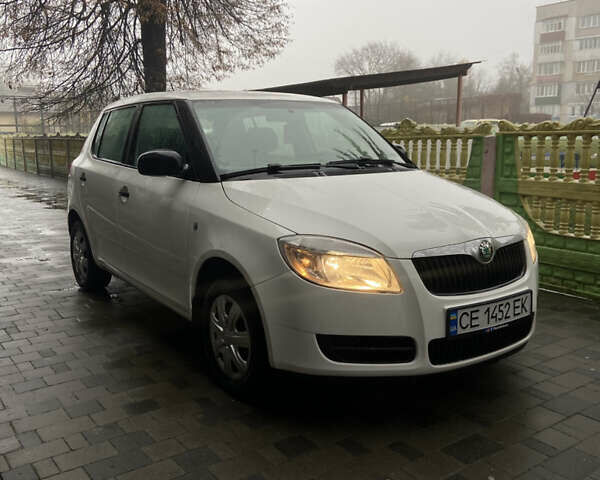 Белый Шкода Фабия, объемом двигателя 1.42 л и пробегом 349 тыс. км за 4600 $, фото 1 на Automoto.ua