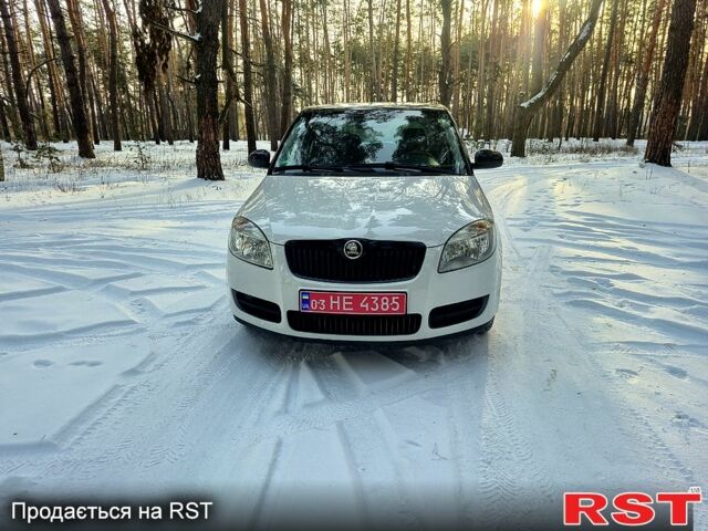 Білий Шкода Фабія, об'ємом двигуна 1.4 л та пробігом 20100 тис. км за 5500 $, фото 1 на Automoto.ua