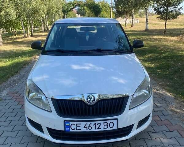 Белый Шкода Фабия, объемом двигателя 1.2 л и пробегом 202 тыс. км за 4800 $, фото 1 на Automoto.ua
