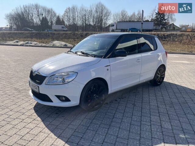 Белый Шкода Фабия, объемом двигателя 1.4 л и пробегом 217 тыс. км за 8200 $, фото 1 на Automoto.ua