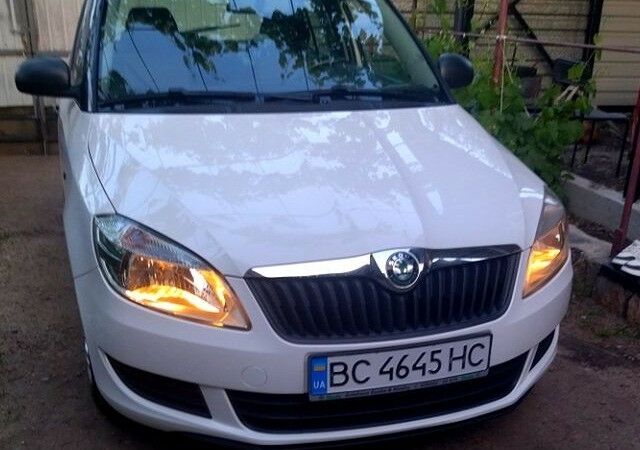 Белый Шкода Фабия, объемом двигателя 1.6 л и пробегом 235 тыс. км за 5500 $, фото 1 на Automoto.ua