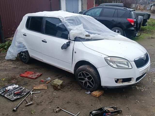 Білий Шкода Фабія, об'ємом двигуна 0 л та пробігом 150 тис. км за 1500 $, фото 1 на Automoto.ua