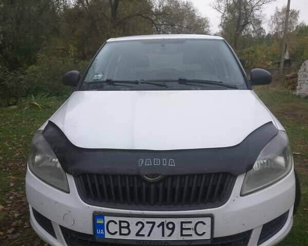 Белый Шкода Фабия, объемом двигателя 1.6 л и пробегом 204 тыс. км за 5300 $, фото 1 на Automoto.ua
