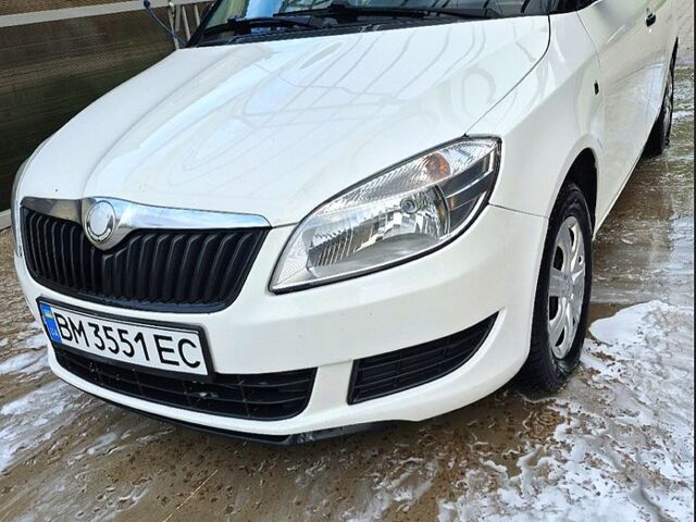 Белый Шкода Фабия, объемом двигателя 1.4 л и пробегом 0 тыс. км за 4600 $, фото 1 на Automoto.ua