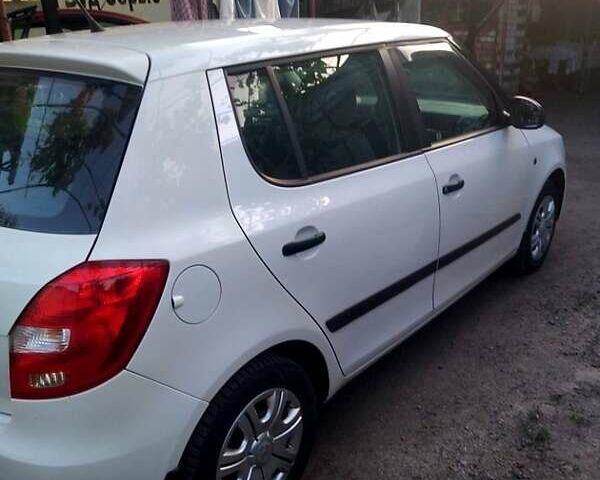 Білий Шкода Фабія, об'ємом двигуна 1.6 л та пробігом 235 тис. км за 5500 $, фото 1 на Automoto.ua