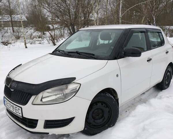 Белый Шкода Фабия, объемом двигателя 1.6 л и пробегом 193 тыс. км за 5200 $, фото 1 на Automoto.ua