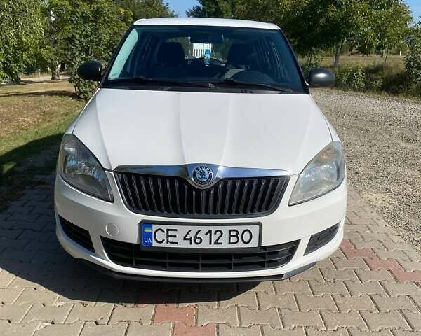 Белый Шкода Фабия, объемом двигателя 1.2 л и пробегом 190 тыс. км за 5200 $, фото 1 на Automoto.ua