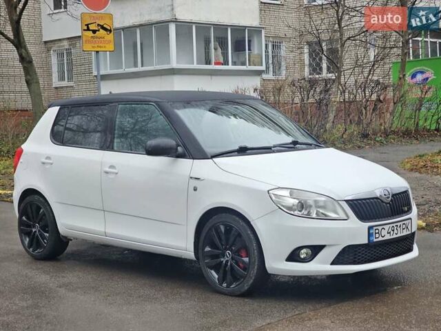 Белый Шкода Фабия, объемом двигателя 1.39 л и пробегом 213 тыс. км за 7250 $, фото 1 на Automoto.ua