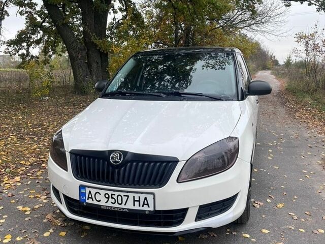 Белый Шкода Фабия, объемом двигателя 1.6 л и пробегом 270 тыс. км за 4350 $, фото 1 на Automoto.ua