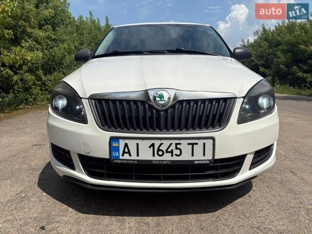 Білий Шкода Фабія, об'ємом двигуна 1.6 л та пробігом 244 тис. км за 5500 $, фото 1 на Automoto.ua