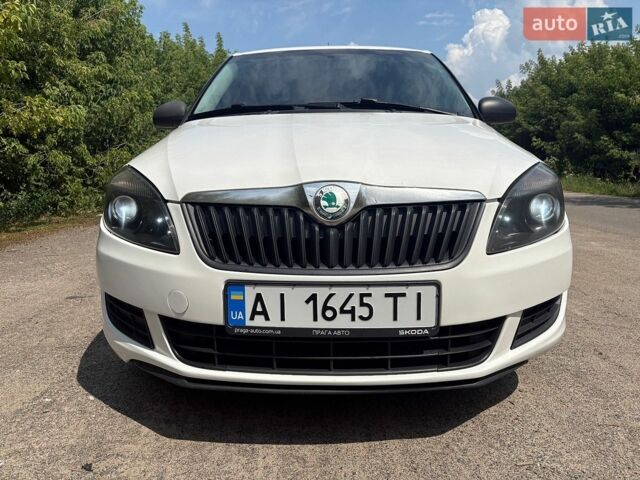 Білий Шкода Фабія, об'ємом двигуна 1.6 л та пробігом 244 тис. км за 5900 $, фото 1 на Automoto.ua