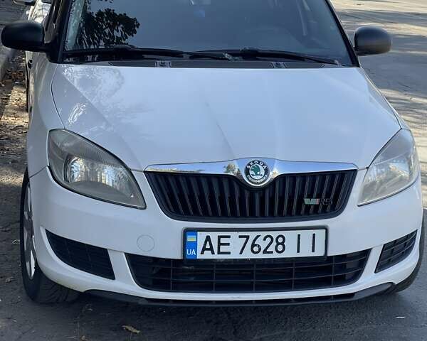 Білий Шкода Фабія, об'ємом двигуна 1.6 л та пробігом 310 тис. км за 4200 $, фото 1 на Automoto.ua