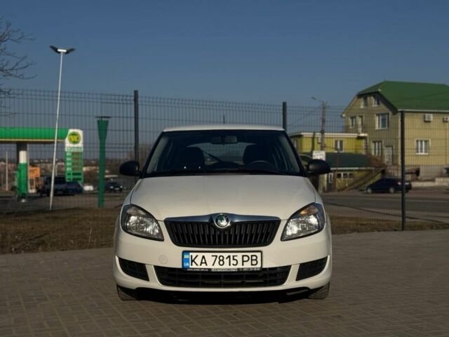 Белый Шкода Фабия, объемом двигателя 1.4 л и пробегом 228 тыс. км за 5900 $, фото 1 на Automoto.ua