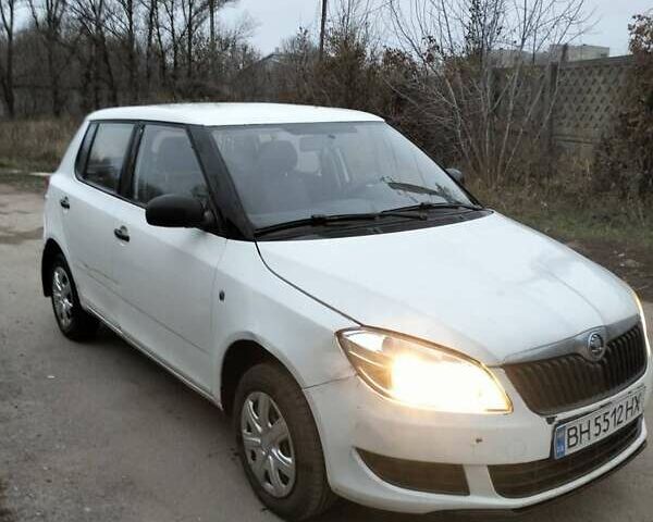 Белый Шкода Фабия, объемом двигателя 1.2 л и пробегом 218 тыс. км за 3600 $, фото 1 на Automoto.ua