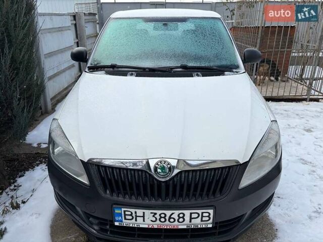 Білий Шкода Фабія, об'ємом двигуна 1.2 л та пробігом 253 тис. км за 4200 $, фото 1 на Automoto.ua