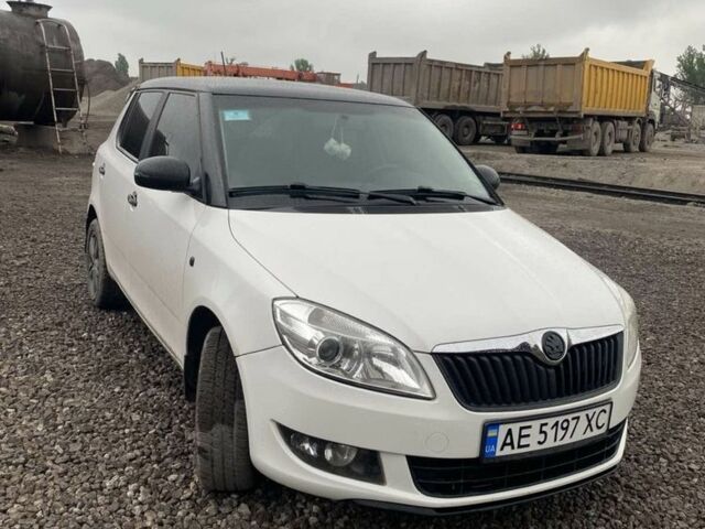 Белый Шкода Фабия, объемом двигателя 1.6 л и пробегом 2 тыс. км за 4850 $, фото 1 на Automoto.ua