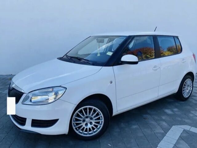 Білий Шкода Фабія, об'ємом двигуна 1.6 л та пробігом 170 тис. км за 6300 $, фото 1 на Automoto.ua