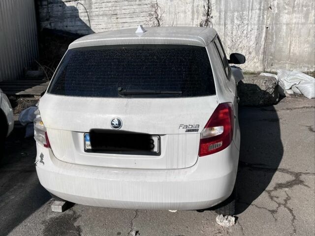 Белый Шкода Фабия, объемом двигателя 1.2 л и пробегом 260 тыс. км за 1600 $, фото 1 на Automoto.ua