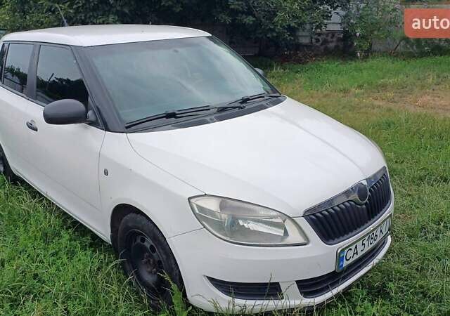 Білий Шкода Фабія, об'ємом двигуна 1.6 л та пробігом 268 тис. км за 5200 $, фото 1 на Automoto.ua