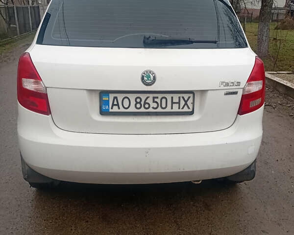 Білий Шкода Фабія, об'ємом двигуна 1.6 л та пробігом 250 тис. км за 5300 $, фото 1 на Automoto.ua