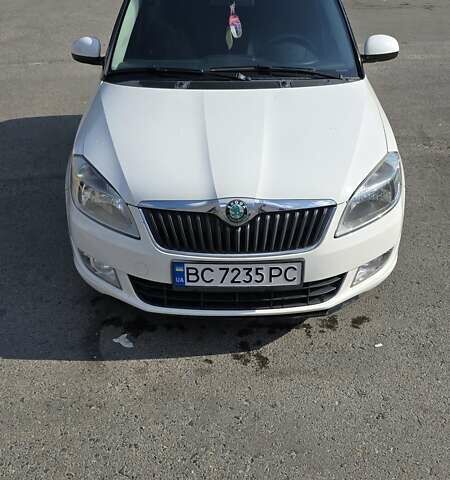 Белый Шкода Фабия, объемом двигателя 1.2 л и пробегом 102 тыс. км за 5200 $, фото 1 на Automoto.ua