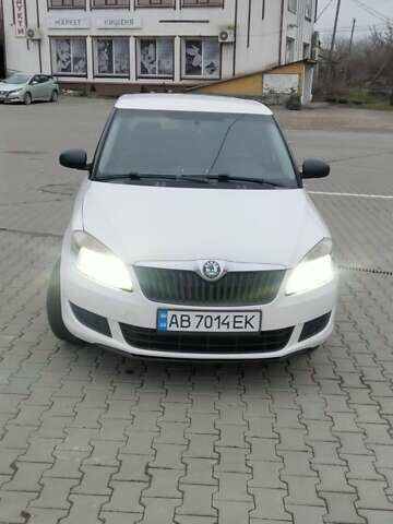 Белый Шкода Фабия, объемом двигателя 1.6 л и пробегом 274 тыс. км за 5500 $, фото 1 на Automoto.ua